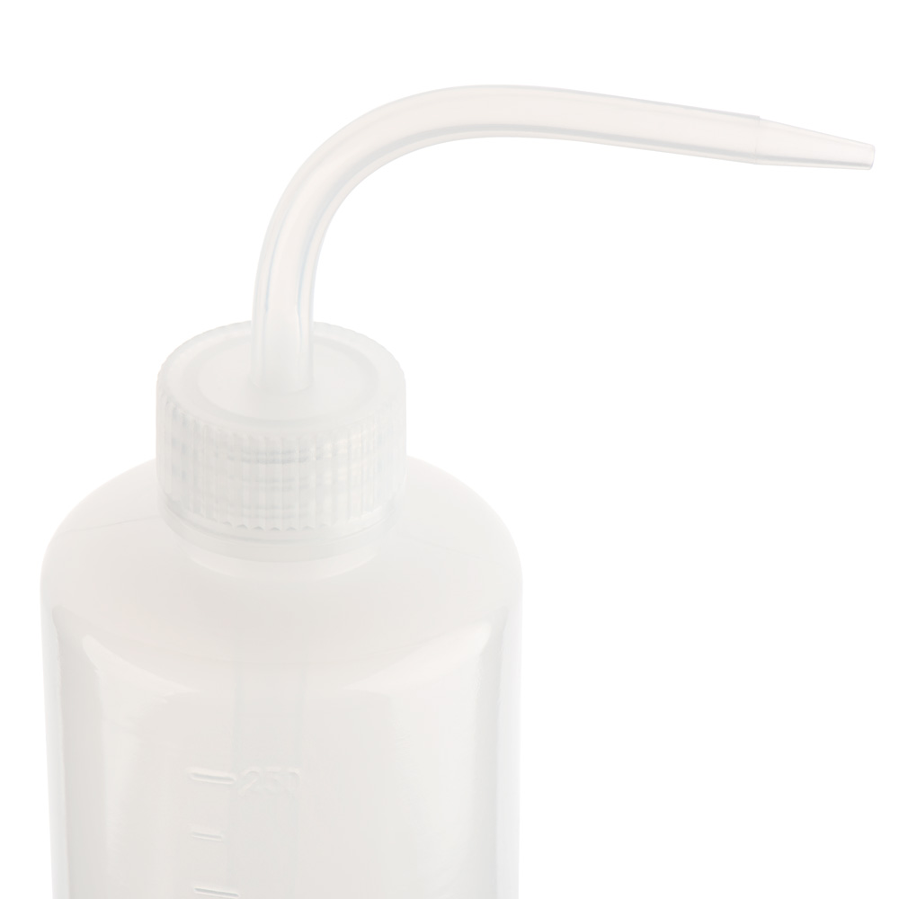 Пластиковая бутылка с носиком, 250 мл.